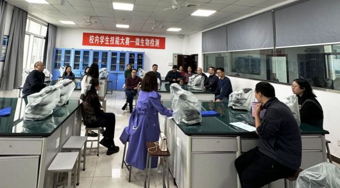 食品、化学教研室教研活动.jpg
